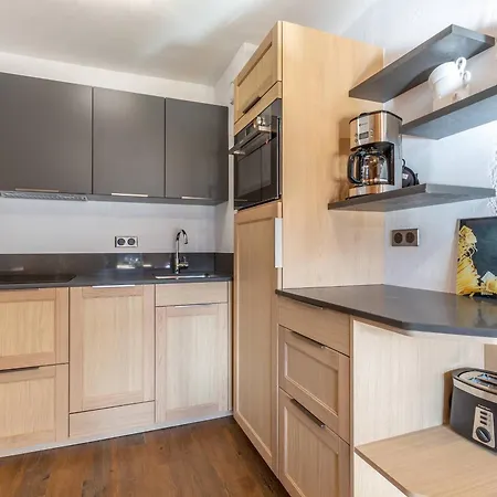 Duplex 8 Pers. Skis Aux Pieds A Mottaret, Balcon, Cuisine Equipee, Animaux Admis - Fr-1-355-141 Apartment *